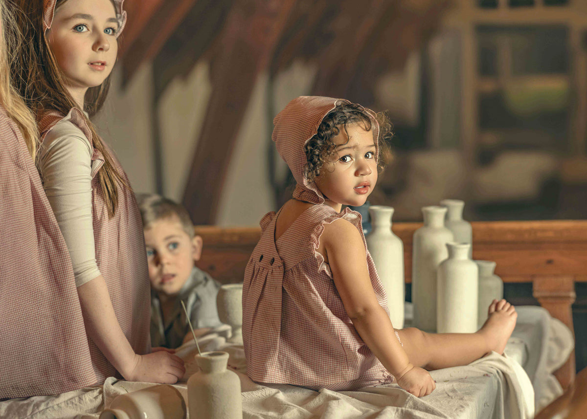 Bonnet with Ruffle Brim